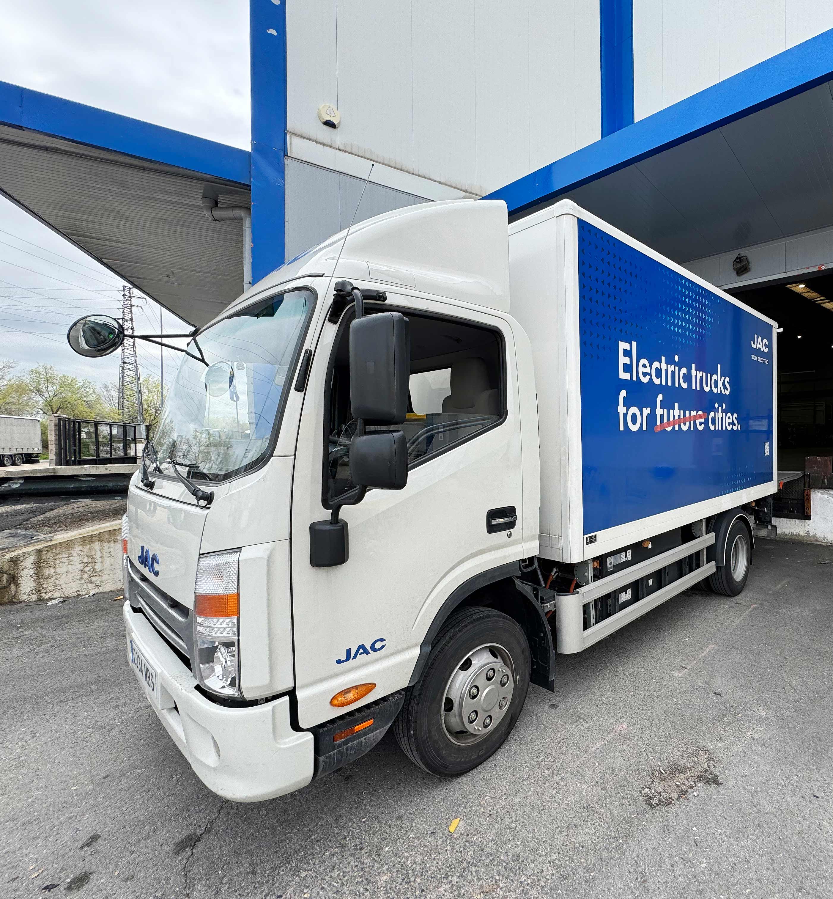 Imagen un camión eléctrico que muestra Tu flota más eficiente